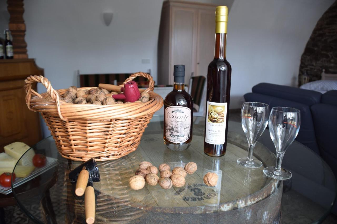 The Wine Cellar In The Old Gemeinde House Brauneberg Exterior foto